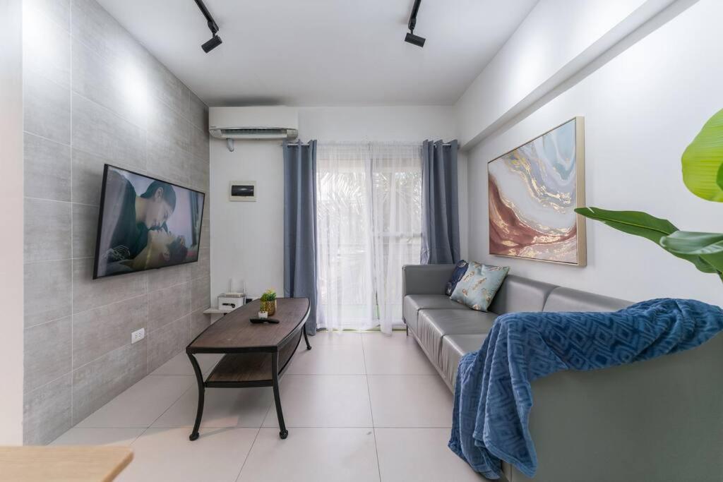 Airport Express Hostel E-527, 2 Minutes To Airport,Fast Wifi, Free Netflix Lapu-Lapu City Exteriör bild
