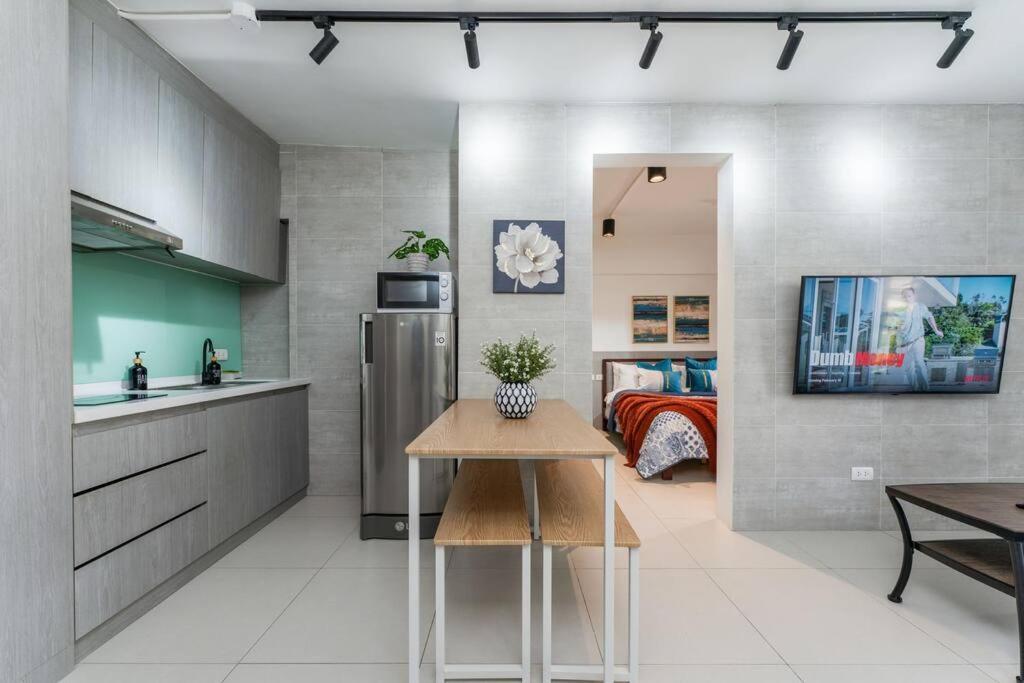 Airport Express Hostel E-527, 2 Minutes To Airport,Fast Wifi, Free Netflix Lapu-Lapu City Exteriör bild